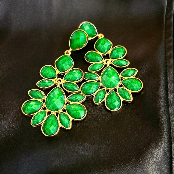 Emerald green drop earrings - Picture 2 of 2